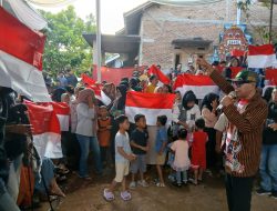 Sambut HUT RI ke-80, Pujakesuma Bagikan 300 Bendera Kepada Warga