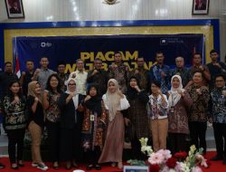 Kanwil DJP Bengkulu-Lampung Serahkan Piagam Wajib Pajak di Bengkulu