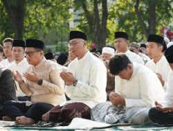 Ketua DPRD Lampung Salat Iduladha Bersama Gubernur