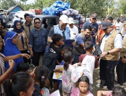 Sambungkan Senyum, Semangat Belajar Anak-anak Korban Banjir Langkat, PTPN IV Distribusikan Bantuan Pendidikan dan Logistik