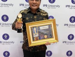 I Ketut Suwendra Terima Penghargaan Top 100 IPB Alumni Prominent 2025