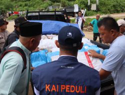 KAI Divre II Sumbar Salurkan Bantuan bagi Masyarakat Nanggalo dan Batu Busuk yang Terdampak Banjir