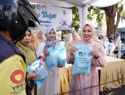 PKK–DWP Lampung Berbagi 300 Takjil di Depan Mahan Agung