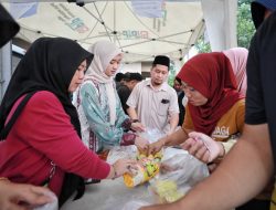 Safari Ramadhan di Lampung Timur, Jihan Nurlela Salurkan Bantuan dan Tinjau Jalan Rp40 Miliar