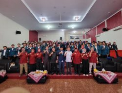 Wahrul Fauzi Ajak Sarjana Hukum Unila Aktif di Masyarakat dan Taat Orang Tua