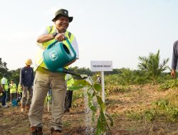 PTPN IV Regional VII Tanam 200 Pohon di Kebun Bekri